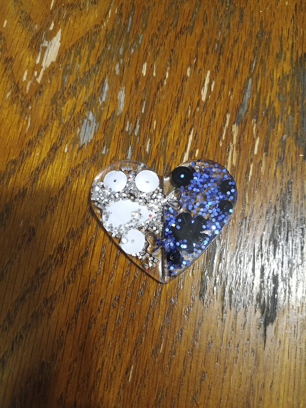 Heart-Shaped Glitter Friendship Resin Pendant in White and Blue